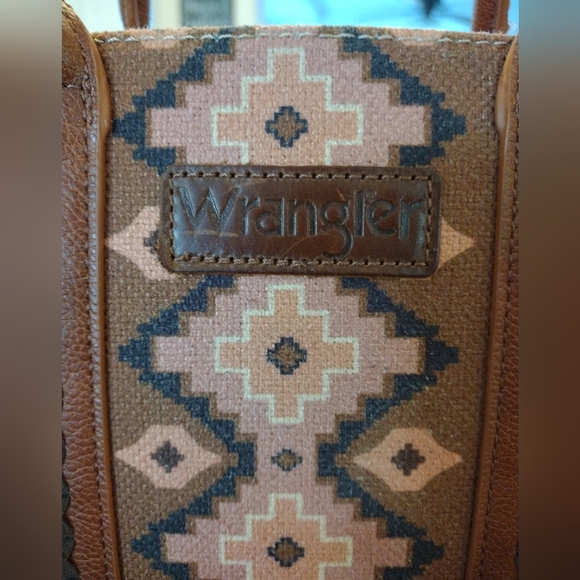 Wrangler Geometric Brown Shoulder Bag - Picture 4 of 7